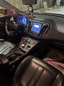 Chrysler 200